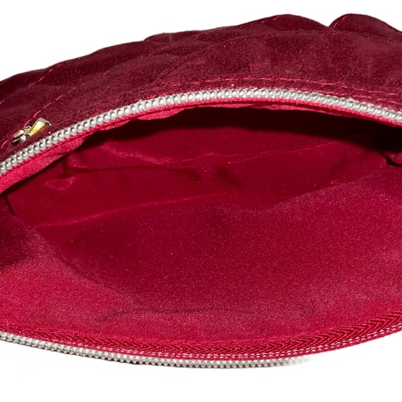 VS Glitter Glam Wristlet Makeup Bag - Picture 3 of 3